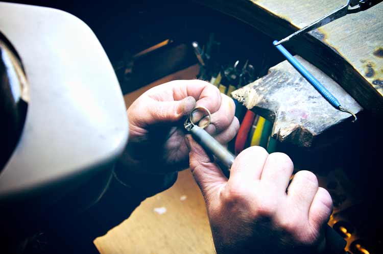 Jeweler-craftsmanship